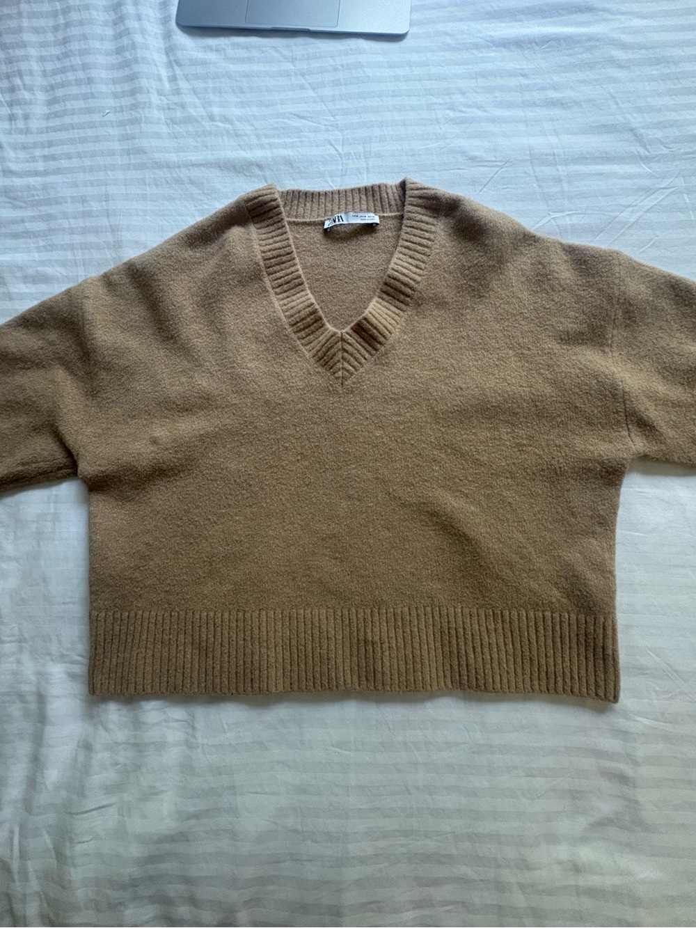 Zara Beige V-Neck Sweater - Picture 8 of 9